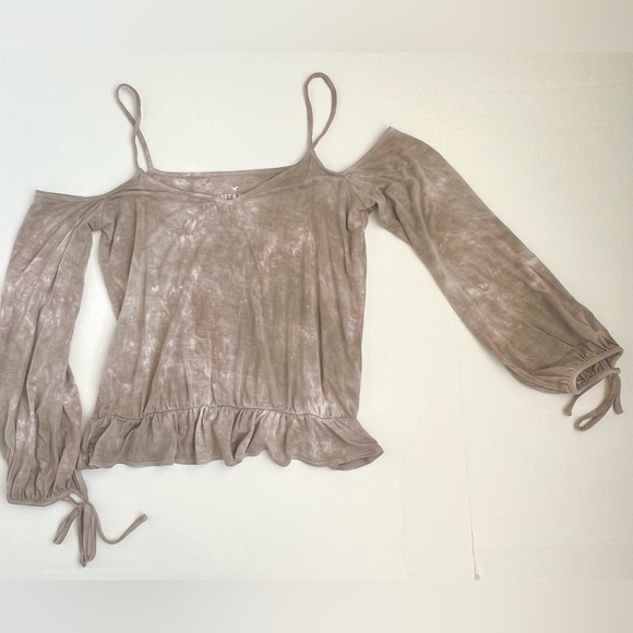 Tan American Eagle shoulder cut out top - Picture 7 of 7